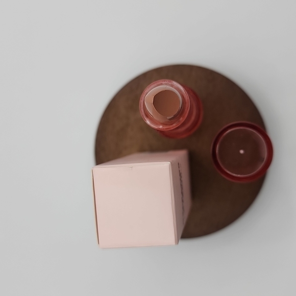 Sophia + Mabelle Hydrating Hybrid 2-in-1 Lipstick Balm - Topless - Picture 3 of 8